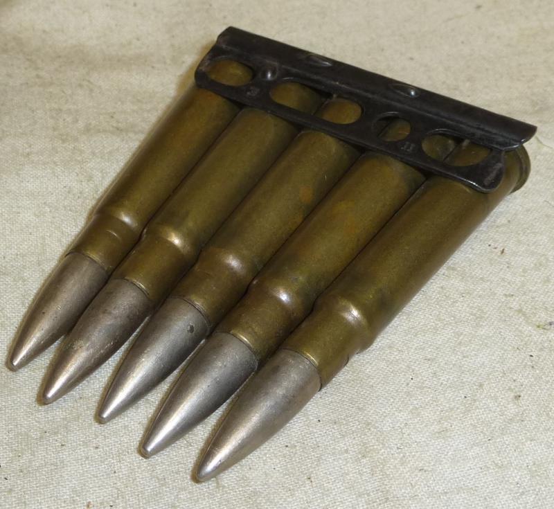 .303 Early MkII. Enfield Slotted Base Clip with 1915 Dated Rounds